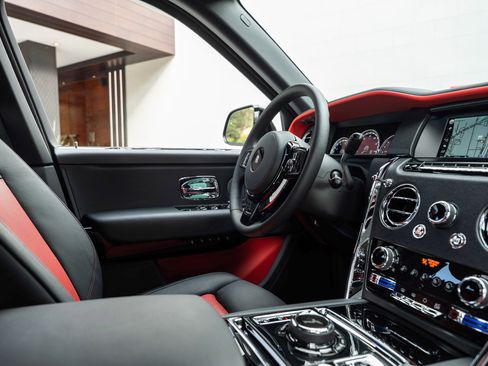 Certified 2023 Rolls-Royce Cullinan w/ Dark Exterior Package image 60