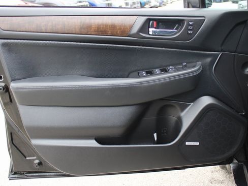 Used 2017 Subaru Outback 2.5i Limited image 9