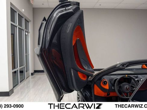 Used 2020 McLaren 600LT Spider RWD image 35