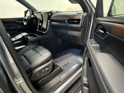 Used 2025 GMC Yukon XL Denali image 30