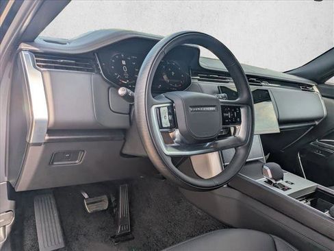 New 2025 Land Rover Range Rover Long Wheelbase SE image 3