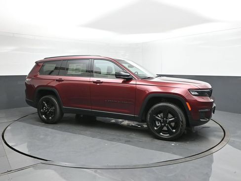 New 2025 Jeep Grand Cherokee L Limited w/ Luxury Tech Group II RWD image 17