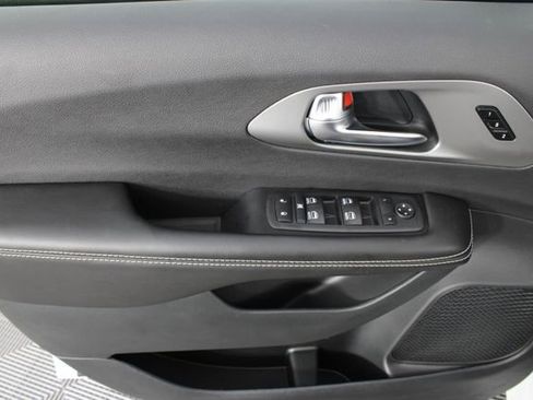 New 2027 Chrysler Pacifica Select FWD image 13
