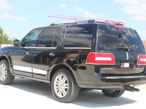 Used 2014 Lincoln Navigator 2WD image 11