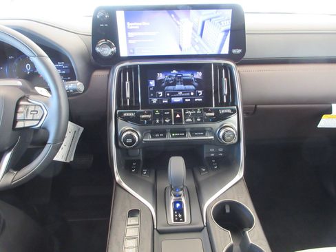 New 2026 Lexus LX 700h Luxury AWD/4WD image 42