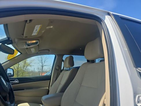 Used 2022 Jeep Grand Cherokee Laredo E AWD/4WD image 9