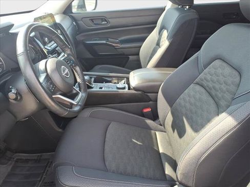 Used 2024 Nissan Pathfinder SV AWD/4WD image 18