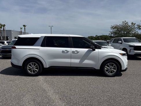 Used 2022 Kia Carnival LX FWD image 2