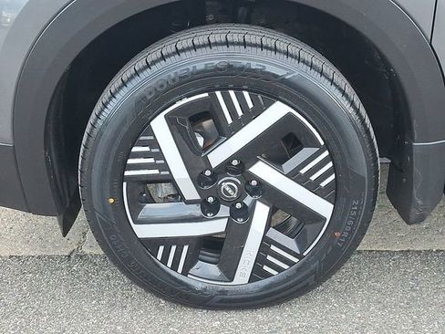 Used 2025 Nissan Kicks SV w/ Charging Package image 8