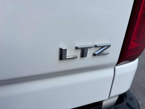 Used 2022 Chevrolet Silverado 2500 LTZ w/ LTZ Premium Package image 41