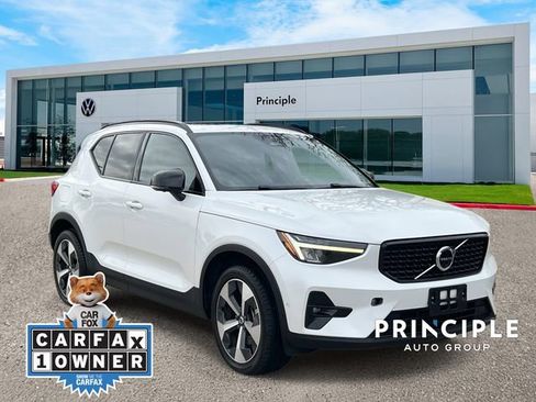 Used 2023 Volvo XC40 B4 Ultimate image 3