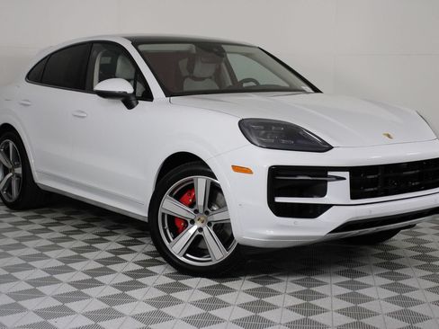 Certified 2026 Porsche Cayenne S AWD/4WD image 9
