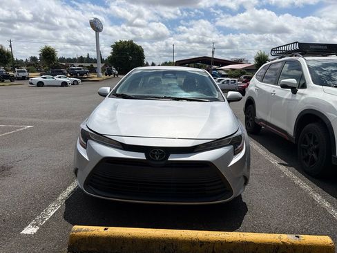 Used 2024 Toyota Corolla LE FWD image 2