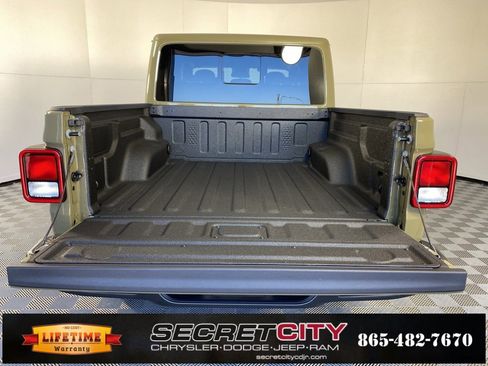 New 2025 Jeep Gladiator Sport image 29