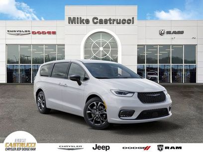 New 2026 Chrysler Pacifica Select