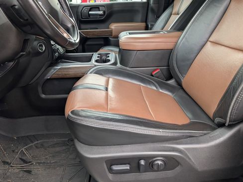 Used 2022 Chevrolet Silverado 1500 High Country w/ Technology Package image 8