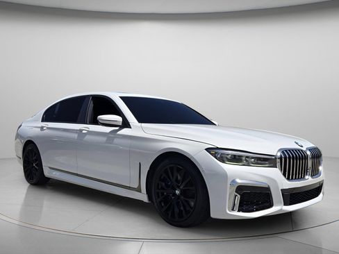 Used 2021 BMW 750i xDrive w/ Autobahn Package AWD/4WD image 9