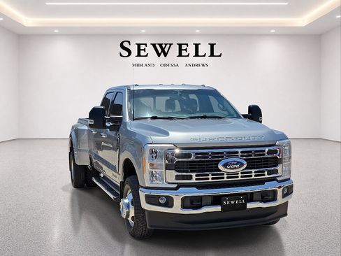 Used 2023 Ford F350 XLT AWD/4WD image 7