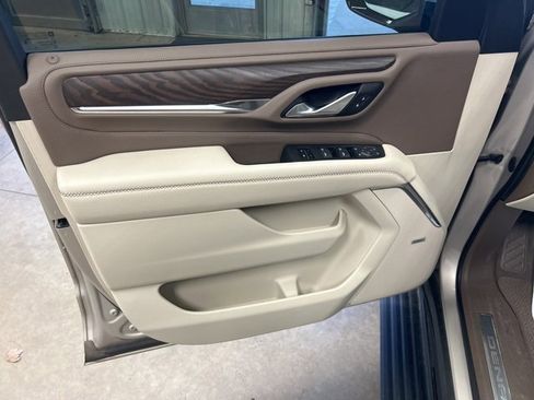 Used 2022 GMC Yukon XL Denali image 11
