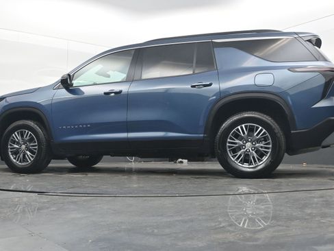 Used 2025 Chevrolet Traverse LT image 27