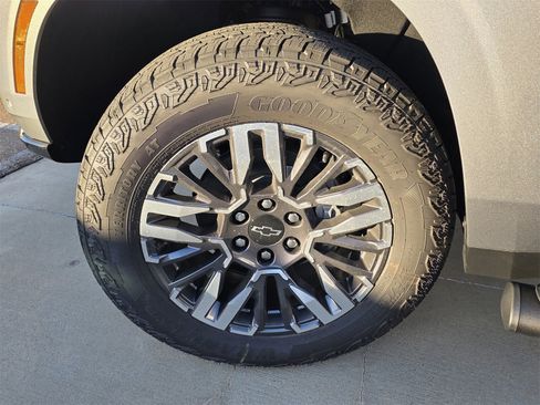 New 2026 Chevrolet Suburban Z71 w/ Comfort Package image 4