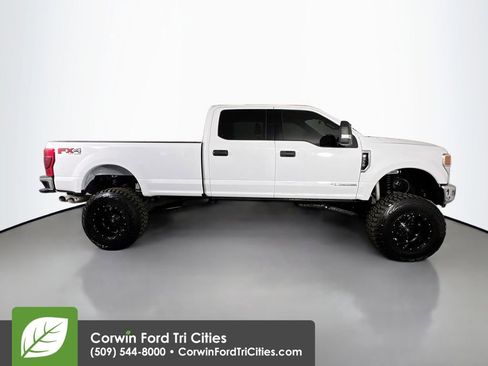 Used 2022 Ford F350 XLT w/ FX4 Off-Road Package image 17