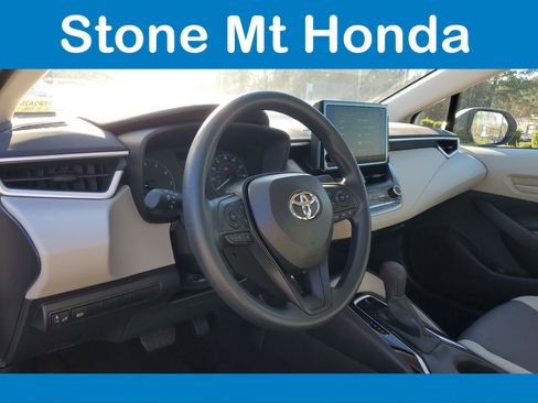 Used 2025 Toyota Corolla LE image 15