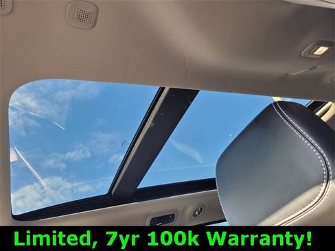 Used 2023 Chrysler Pacifica Limited image 21