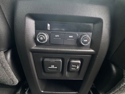 Used 2019 Chevrolet Traverse LT w/ LT Premium Package image 20