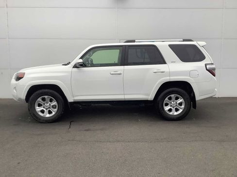 Used 2023 Toyota 4Runner SR5 Premium w/ Moonroof Package AWD/4WD image 2