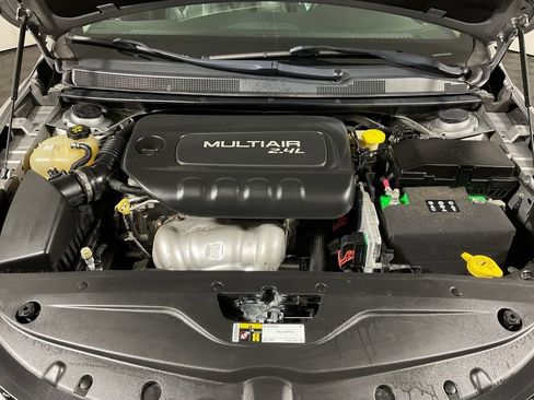 Used 2017 Chrysler 200 Limited Platinum image 9