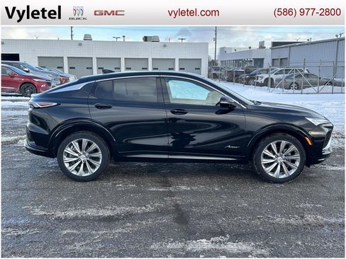 Used 2024 Buick Envista Avenir image 2