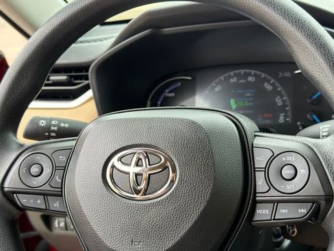 Used 2025 Toyota RAV4 LE AWD/4WD image 28