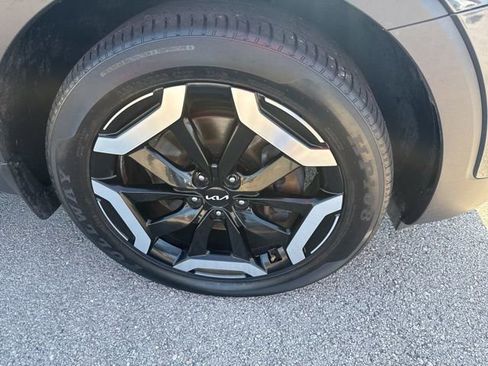 Used 2023 Kia Telluride S AWD/4WD image 6