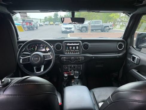 Used 2022 Jeep Wrangler Unlimited Rubicon 4xe AWD/4WD image 11