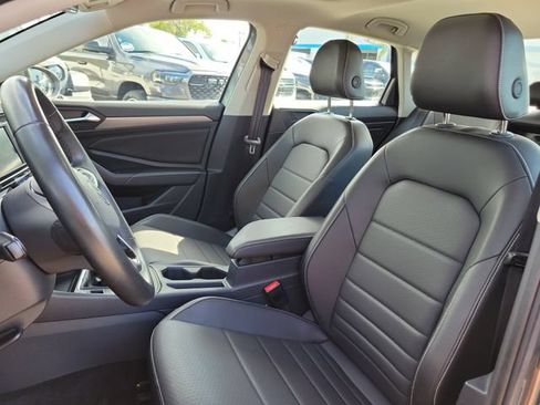 Used 2024 Volkswagen Jetta SE FWD image 15