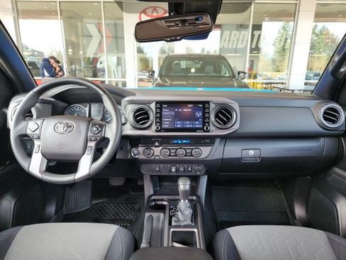 Certified 2021 Toyota Tacoma TRD Off-Road image 19