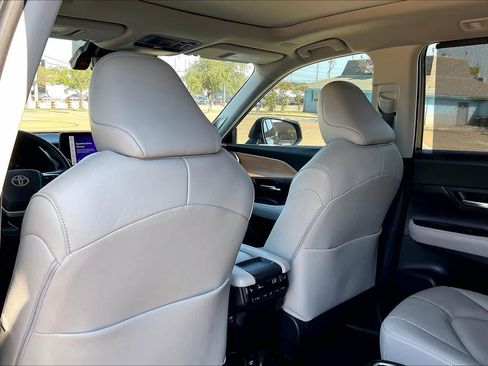 Used 2025 Toyota Grand Highlander FWD image 12