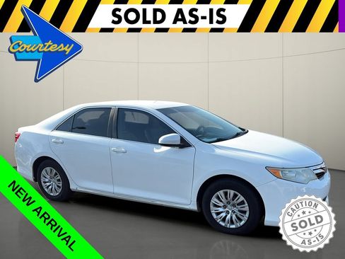 Used 2012 Toyota Camry LE FWD image 1