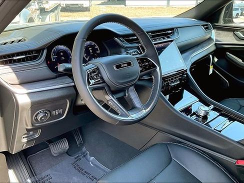 New 2025 Jeep Grand Cherokee Overland image 7