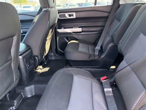 Used 2024 Ford Explorer XLT image 27