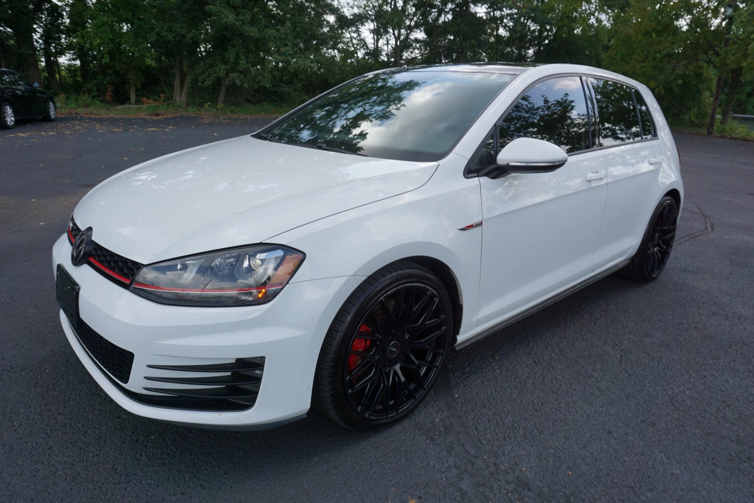 Used 2017 Volkswagen GTI SE FWD image 4