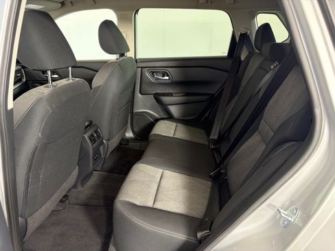 Used 2024 Nissan Rogue SV FWD image 7