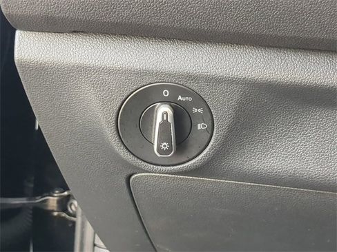 Certified 2023 Volkswagen Jetta SE w/ Panoramic Sunroof Package image 26