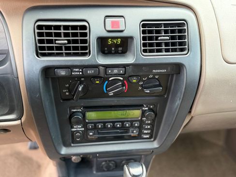 Used 2002 Toyota 4Runner SR5 w/ Leather Trim Pkg AWD/4WD image 98
