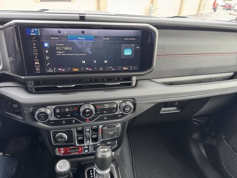 Used 2024 Jeep Wrangler Unlimited Rubicon w/ XTREMEE 35" Tire Package image 12