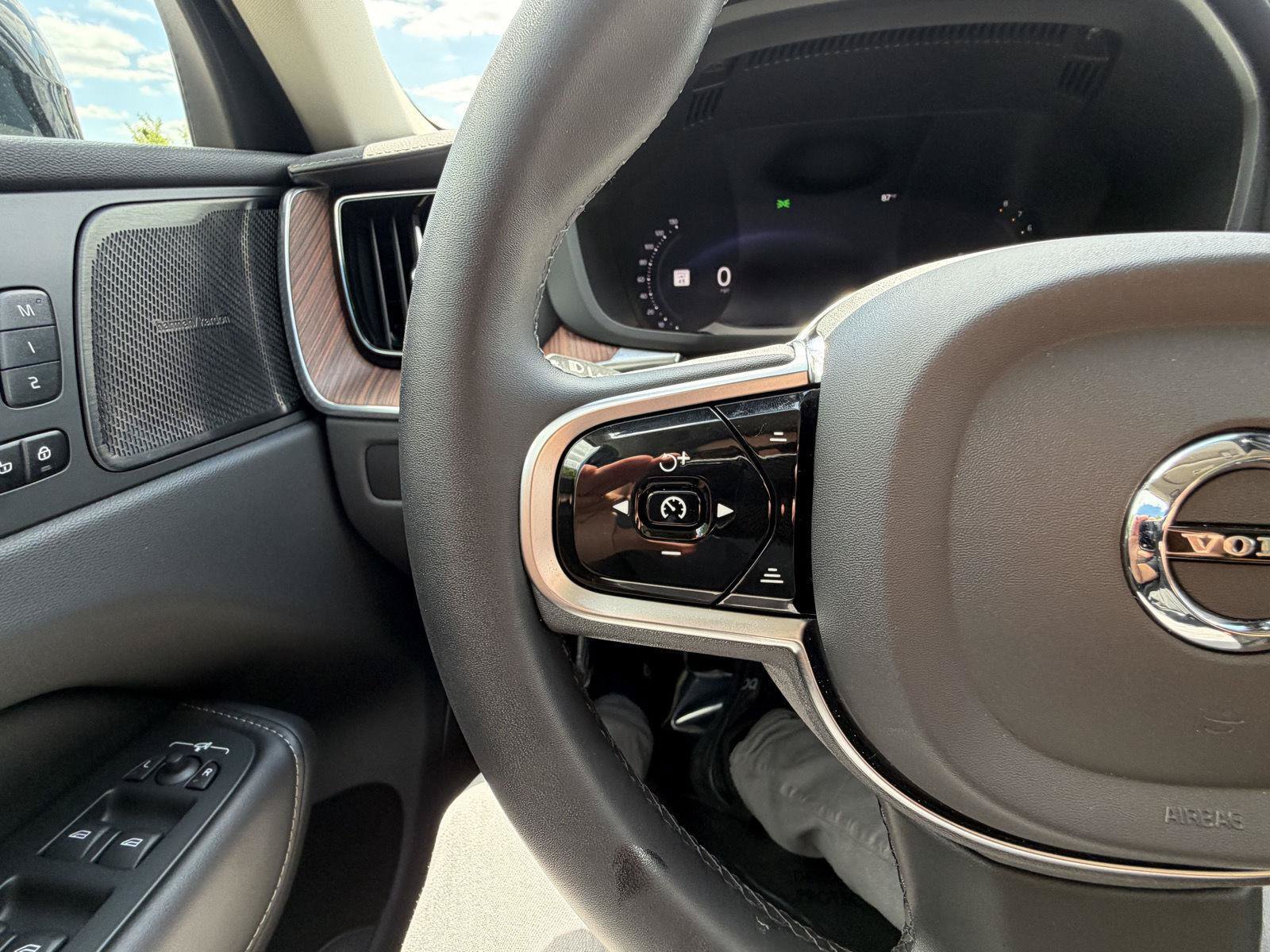 Used 2023 Volvo XC60 B6 Ultimate w/ Climate Package AWD/4WD image 17