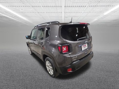 Used 2018 Jeep Renegade Latitude w/ Cold Weather Group image 8