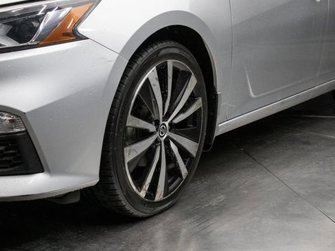 Used 2020 Nissan Altima 2.5 SR w/ Premium Package image 7