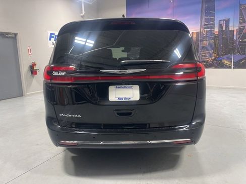 New 2026 Chrysler Pacifica Select image 26